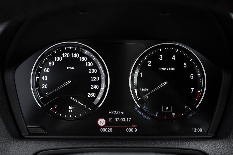 Панель приборов BMW 230i Canvertible Luxury Line (F23) 2017 года  (WW) (фото 32 из 38)